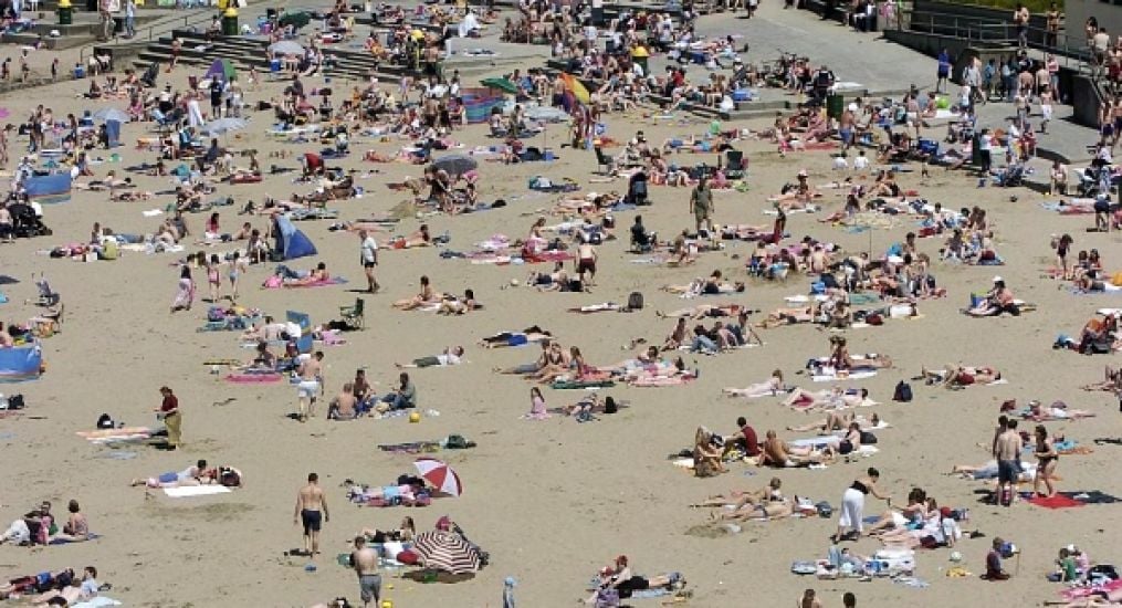 Warning Over Mass Gatherings At Beaches